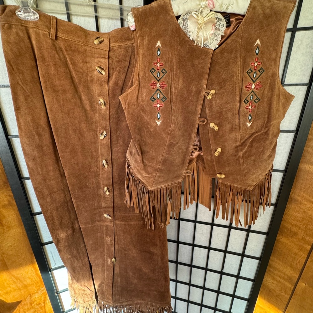 Studio west 2pc Cowgirl outfit, brown suede size Medium.